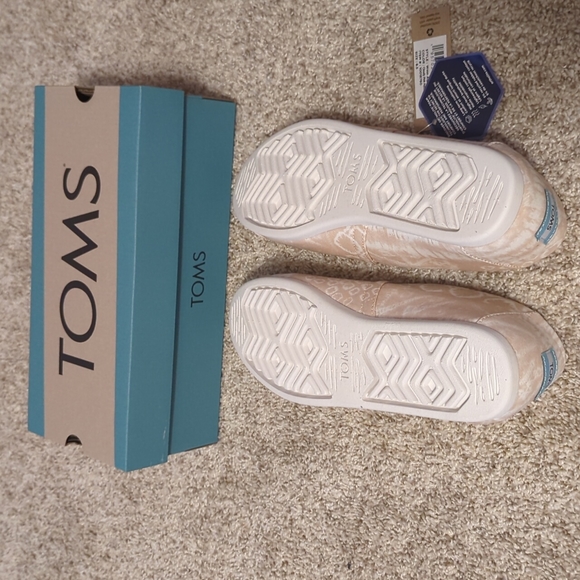 NWT TOMS size 8.5 Batik espadrille - Picture 2 of 3